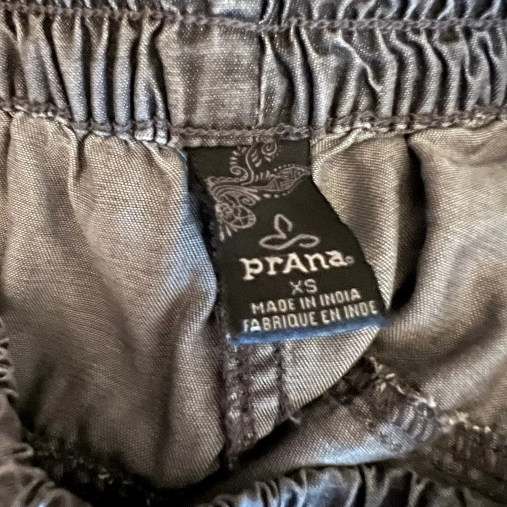 Prana Shelly Gray Skirt‎ XS Elastic Waist Buttons Pockets